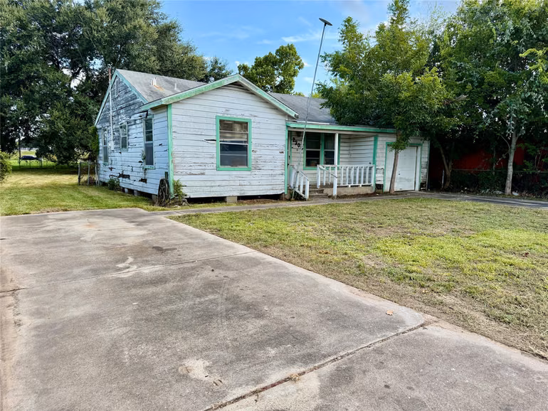 Photo 2 of 2305 Main Street, La Marque, TX