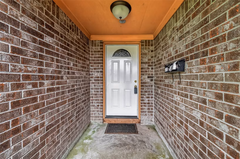 Photo 4 of 1001 N Shepherd Drive, Baytown, TX