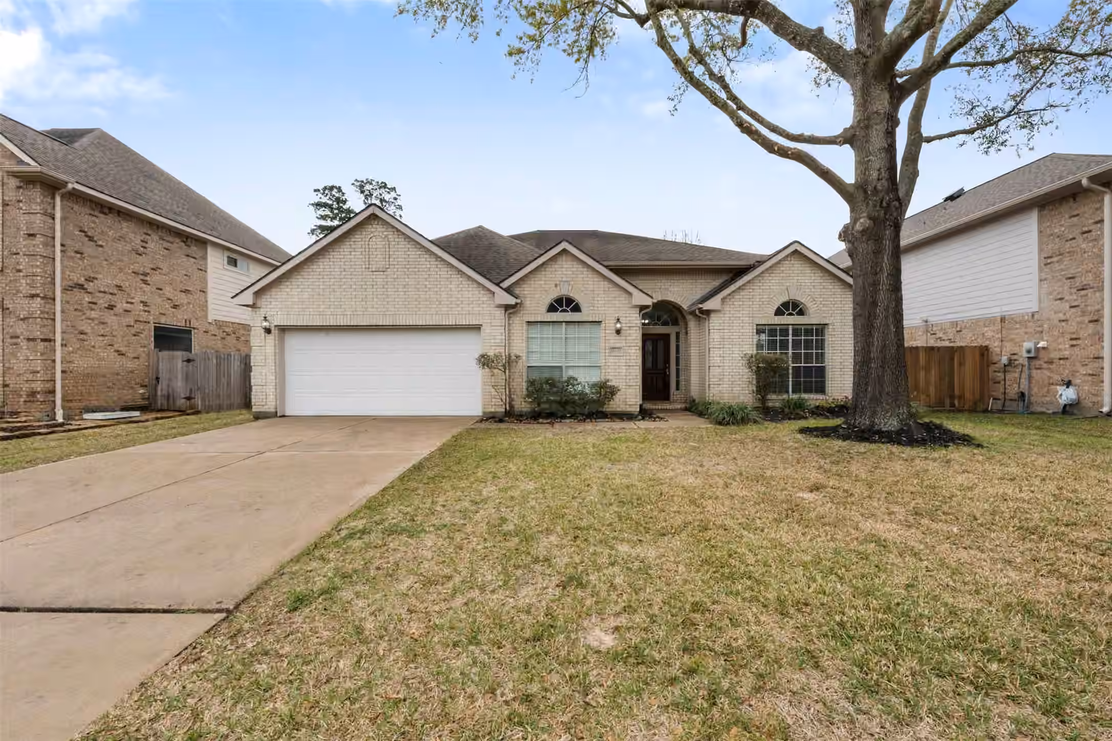 Photo 2 of 9211 Memorial Hills Drive, Spring, TX