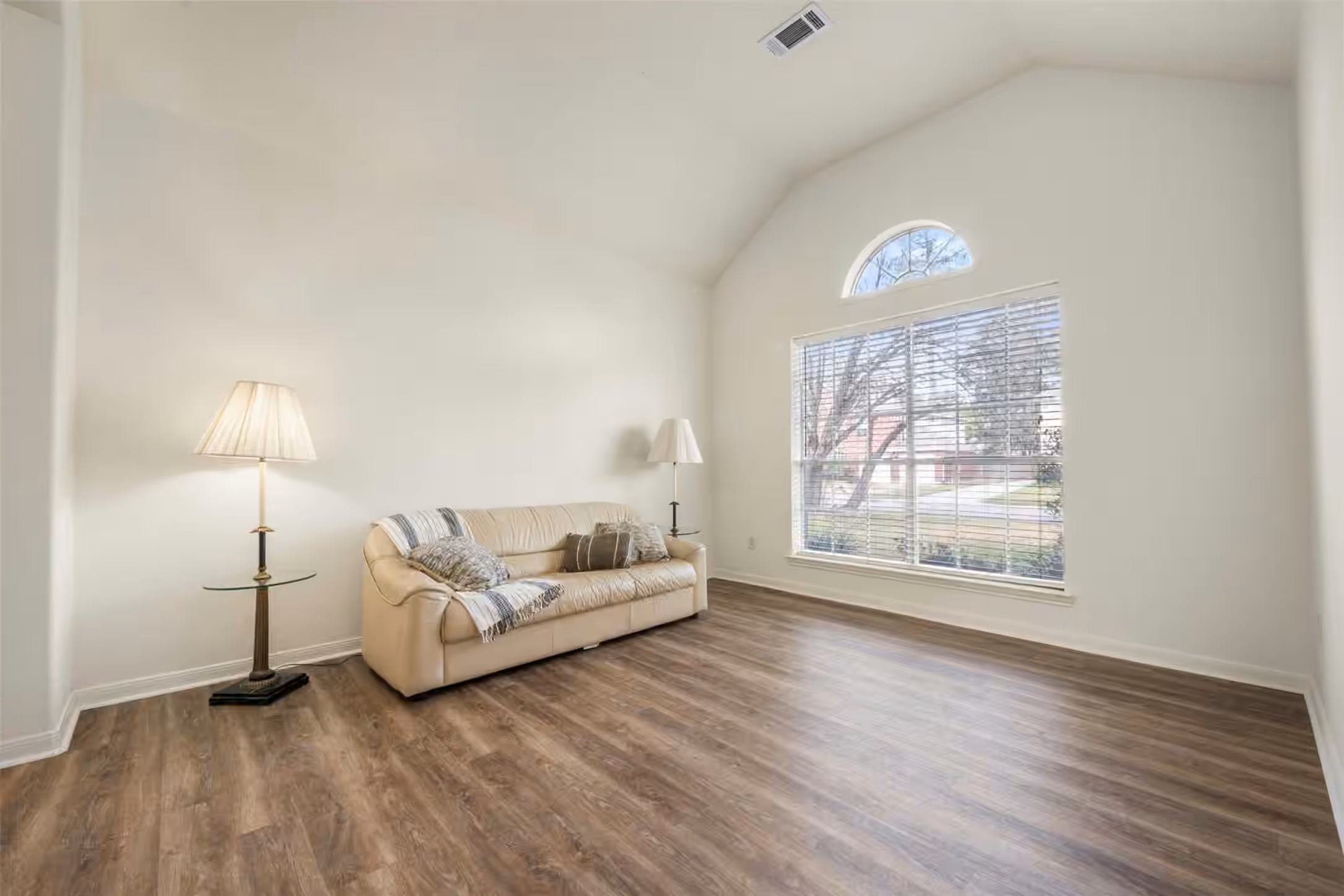 Photo 6 of 9211 Memorial Hills Drive, Spring, TX