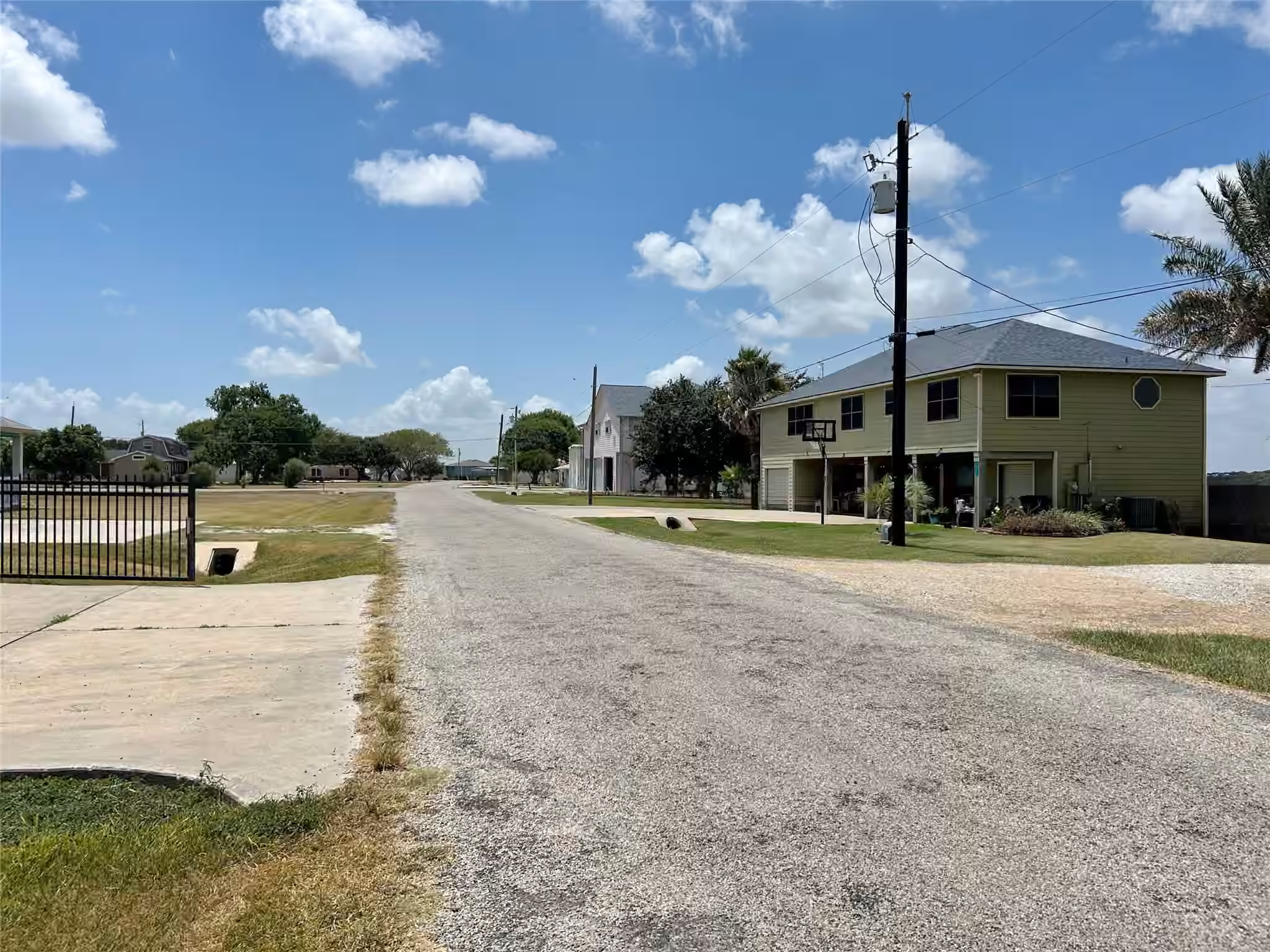Photo 5 of 811 W Bayshore Drive, Palacios, TX