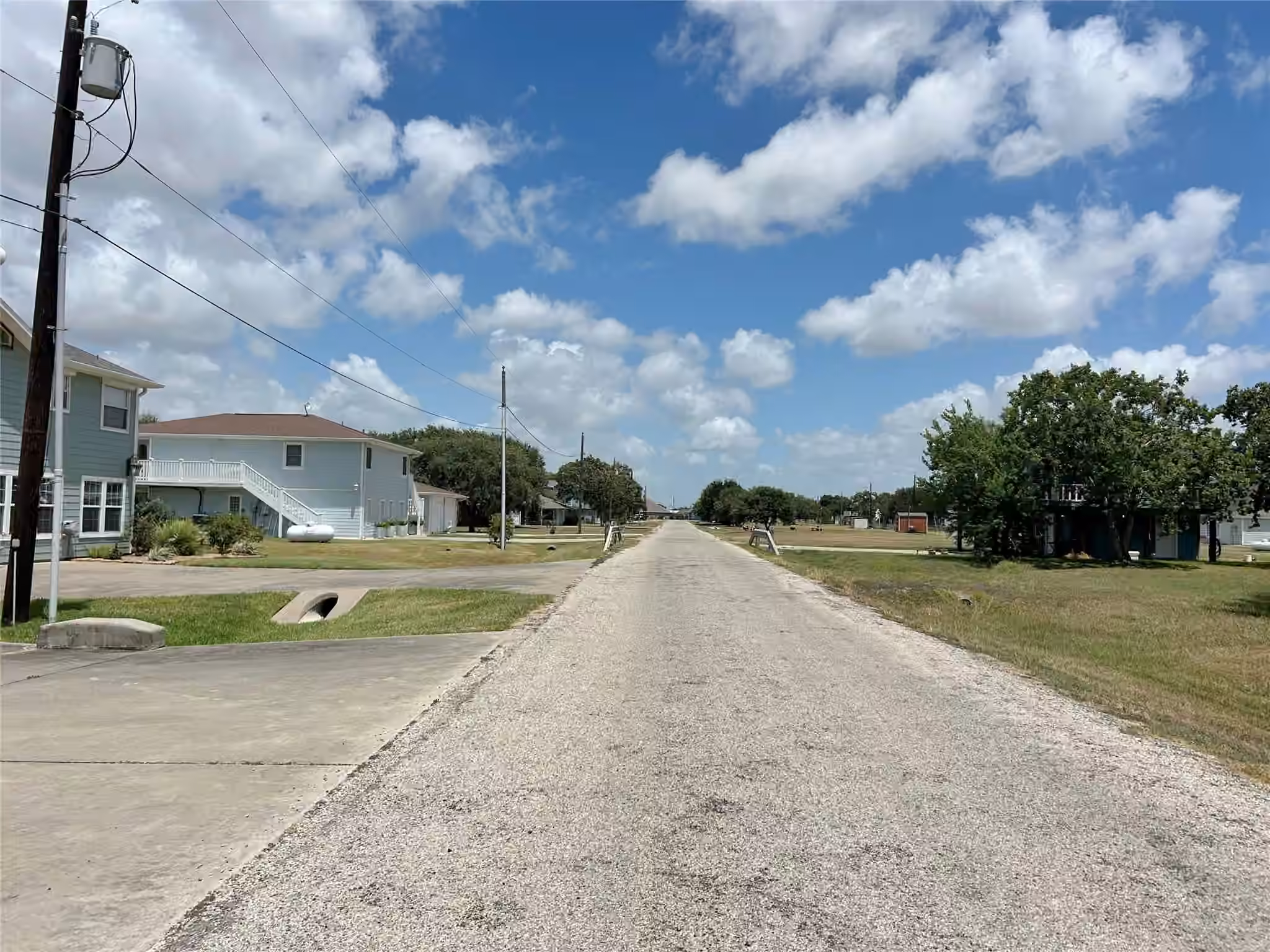 Photo 6 of 811 W Bayshore Drive, Palacios, TX
