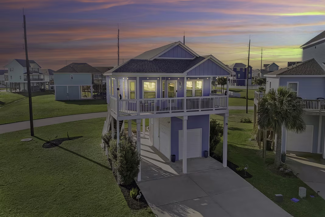 Photo 3 of 25011 San Simeon Court, Galveston, TX