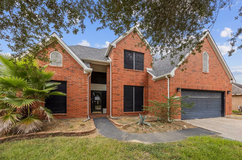 Photo 2 of 122 Mossey Oak Drive, Baytown, TX