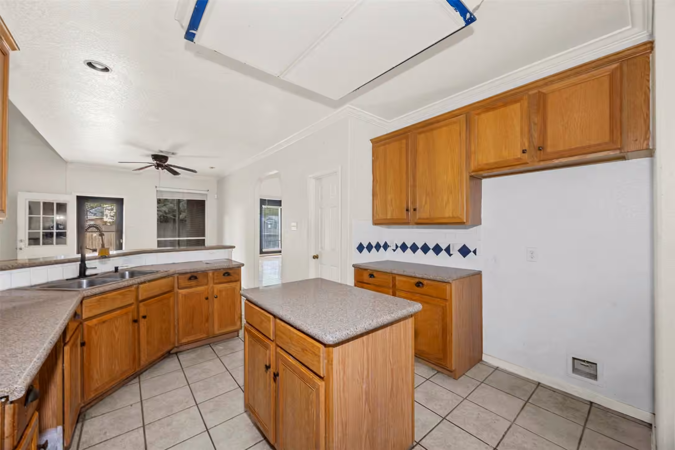 Photo 7 of 122 Mossey Oak Drive, Baytown, TX
