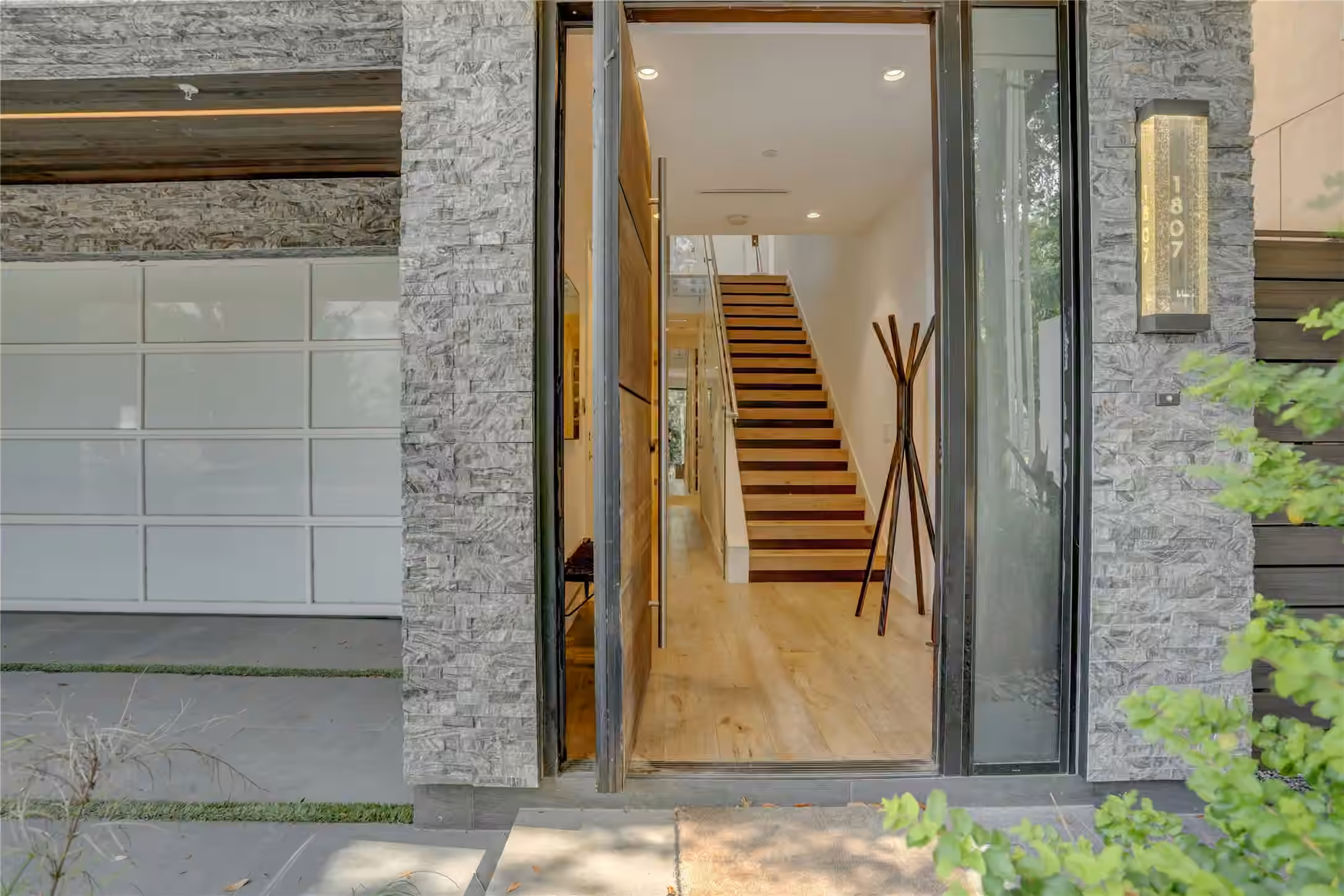 Photo of 1807 Indiana Street, Houston, TX