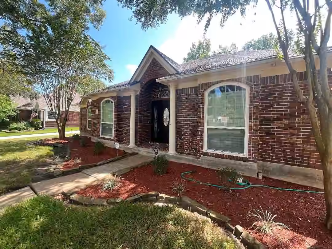 Photo 3 of 705 Eagle Lakes Drive, Friendswood, TX