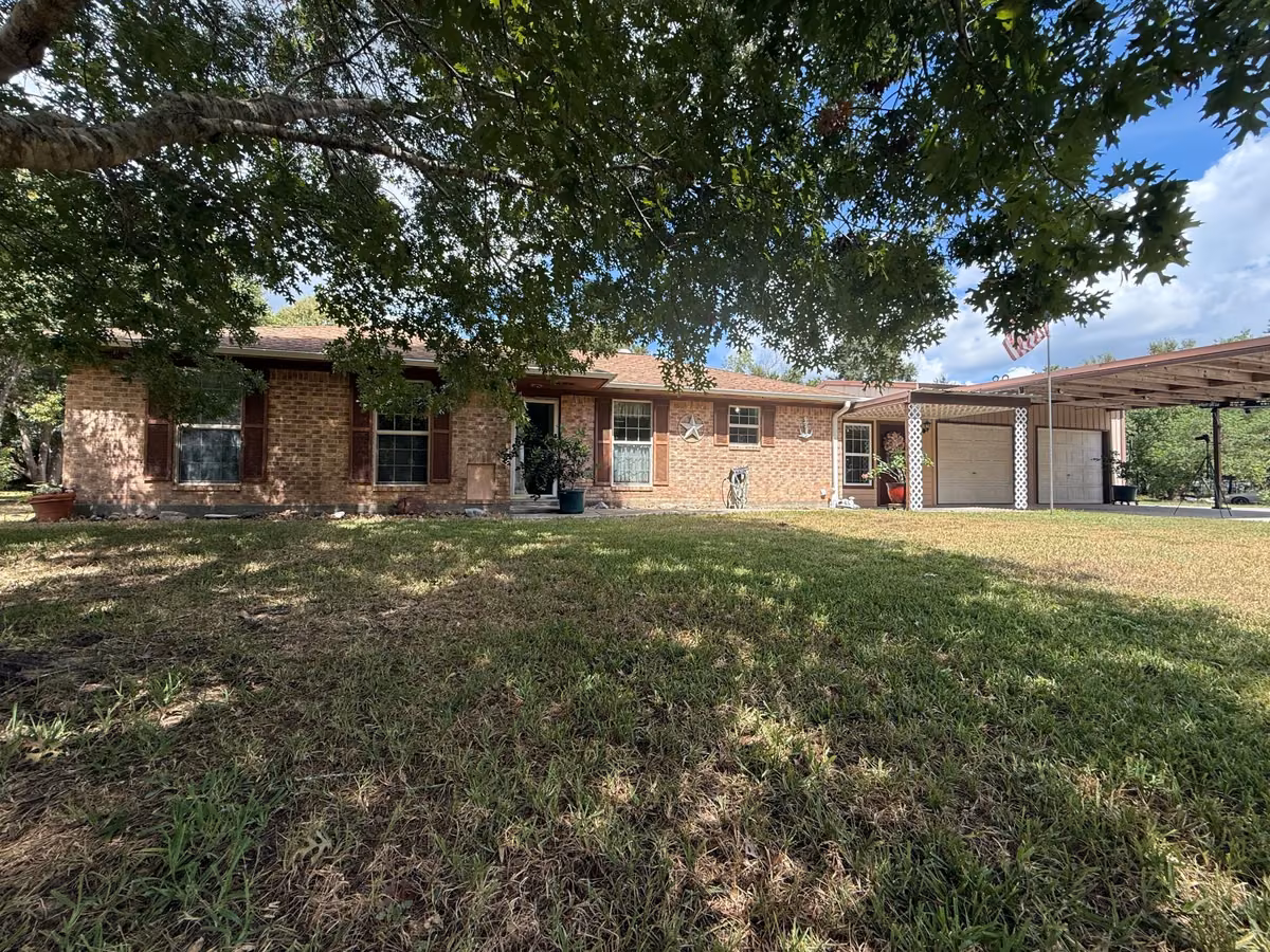 Photo of 409 Lee Avenue, Anahuac, TX 77514