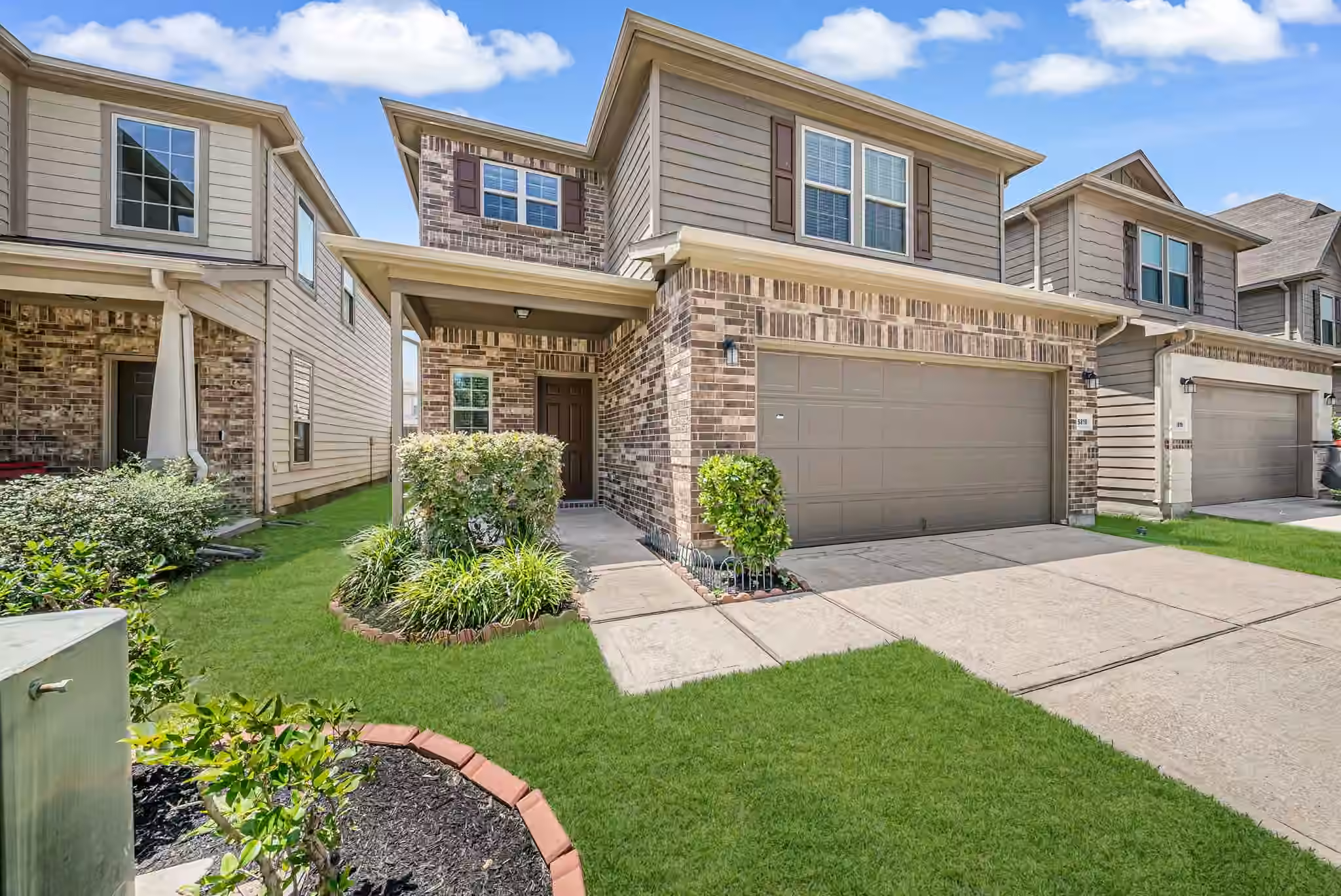 Photo 2 of 15815 Grey Boulder Drive, Houston, TX