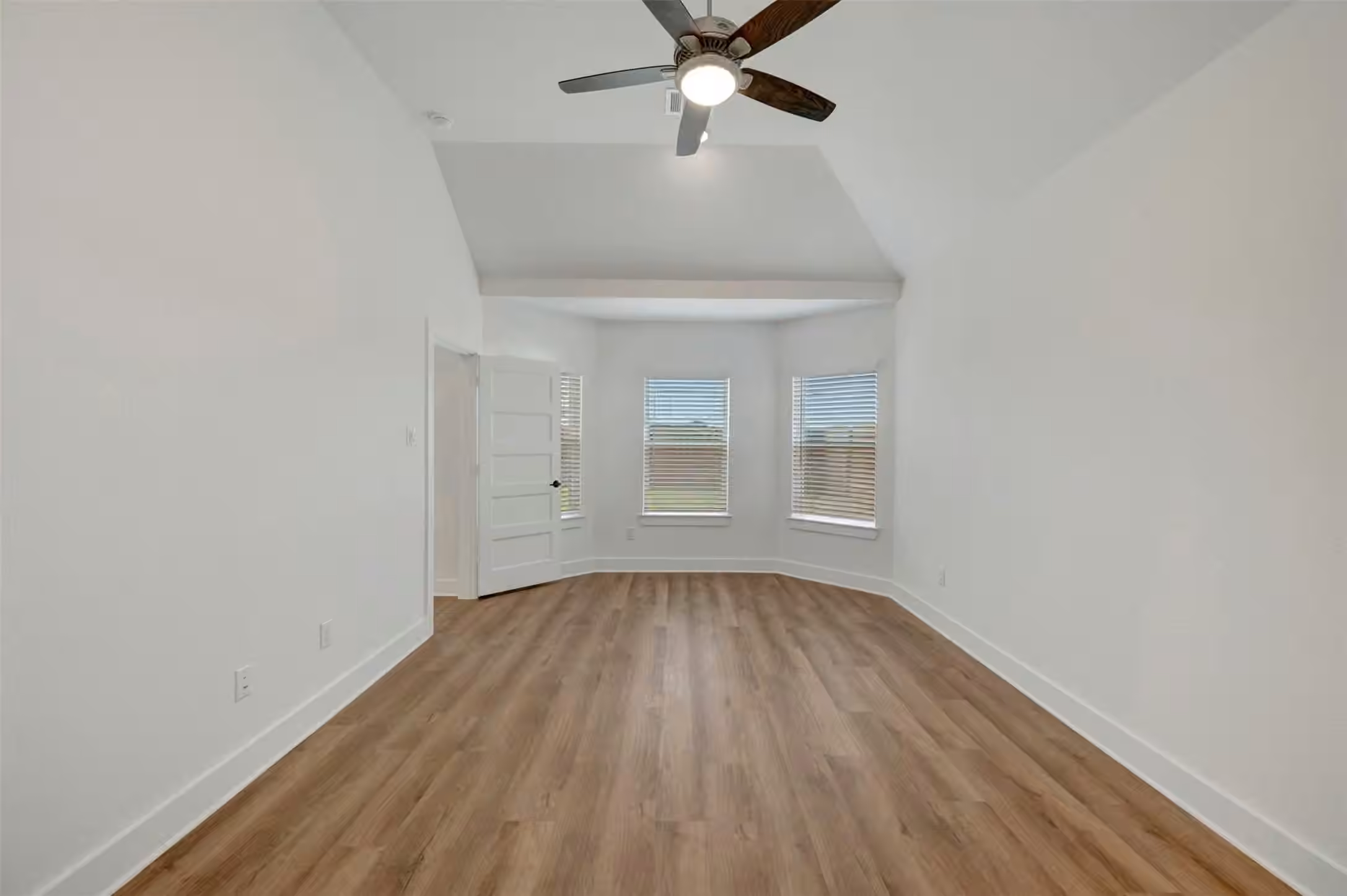 Photo 6 of 2127 Lone Bronco Boulevard, Rosenberg, TX