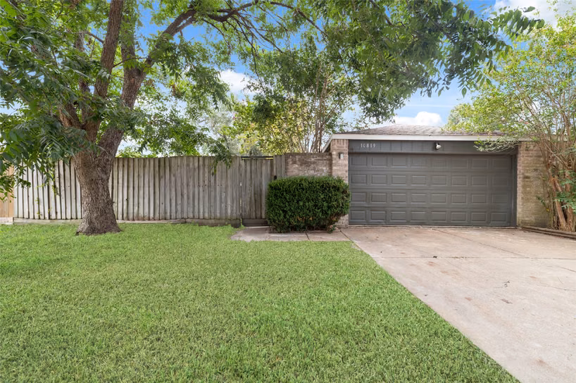 Photo 2 of 10819 Berry Tree Drive, Houston, TX 77064