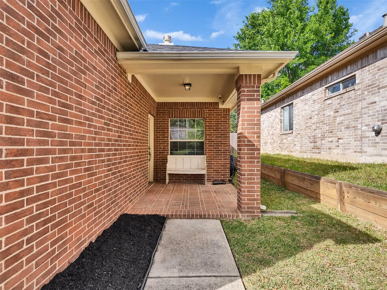 Photo 2 of 2310 Highland Crossing Drive, Conroe, TX