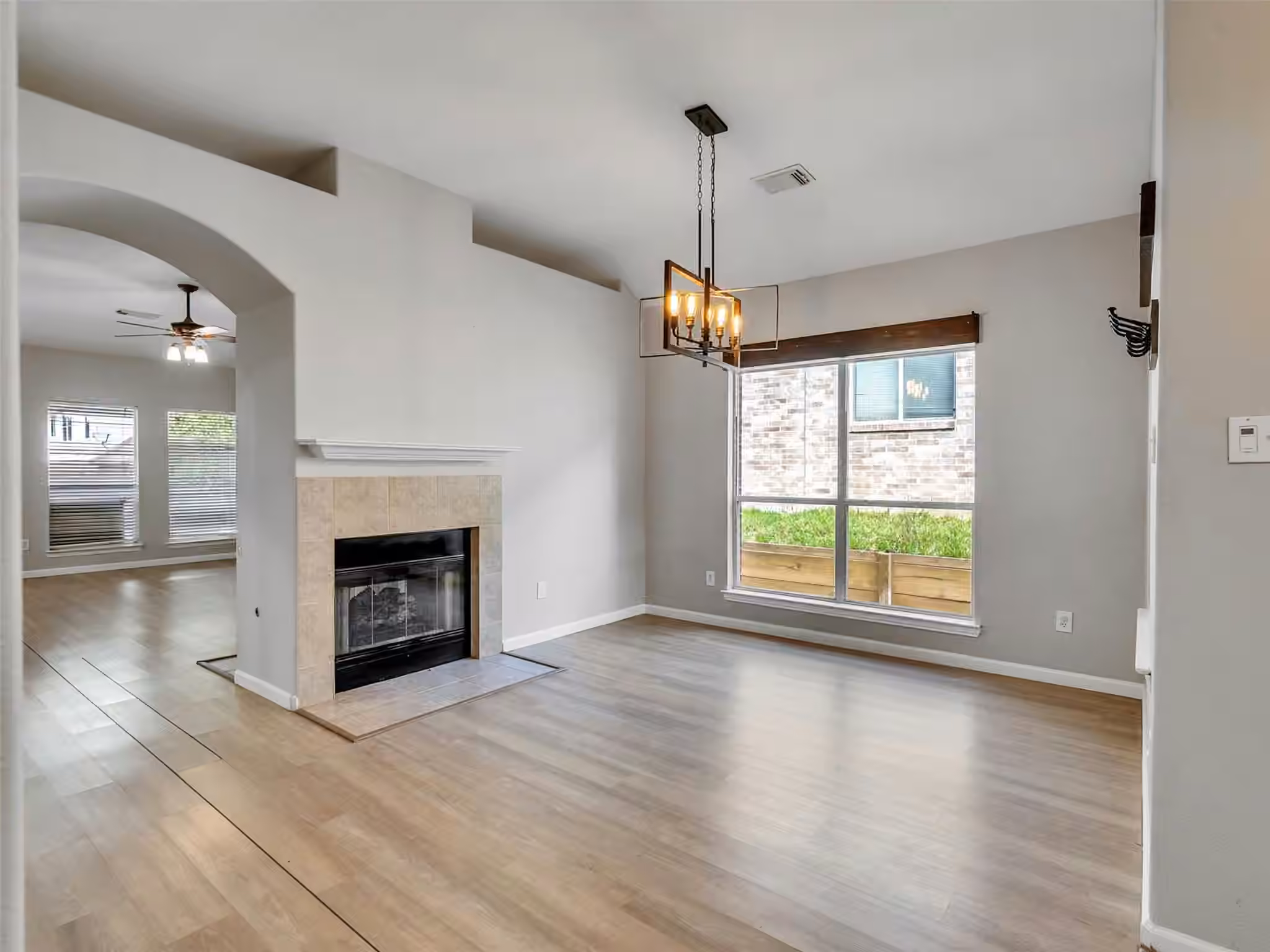 Photo 4 of 2310 Highland Crossing Drive, Conroe, TX