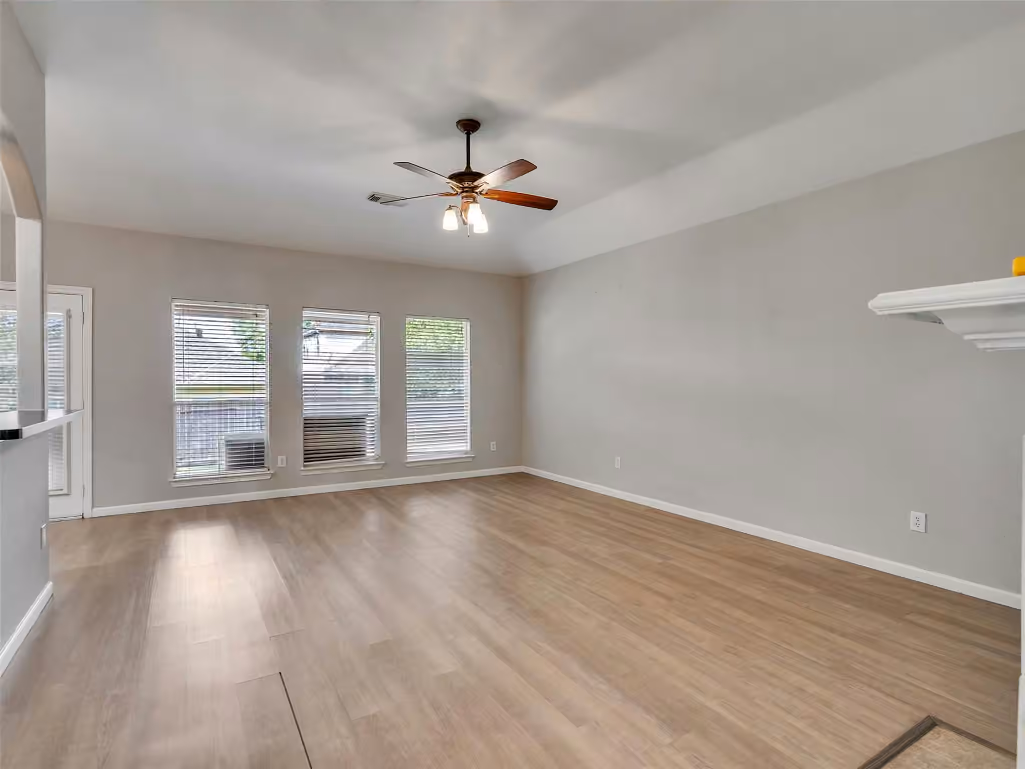 Photo 5 of 2310 Highland Crossing Drive, Conroe, TX