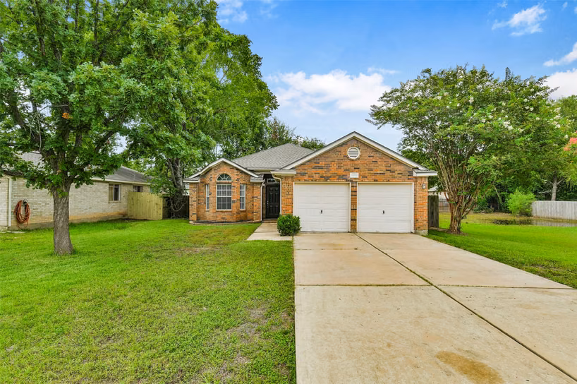 Photo of 10534 Twin Circle Dr, Montgomery, TX