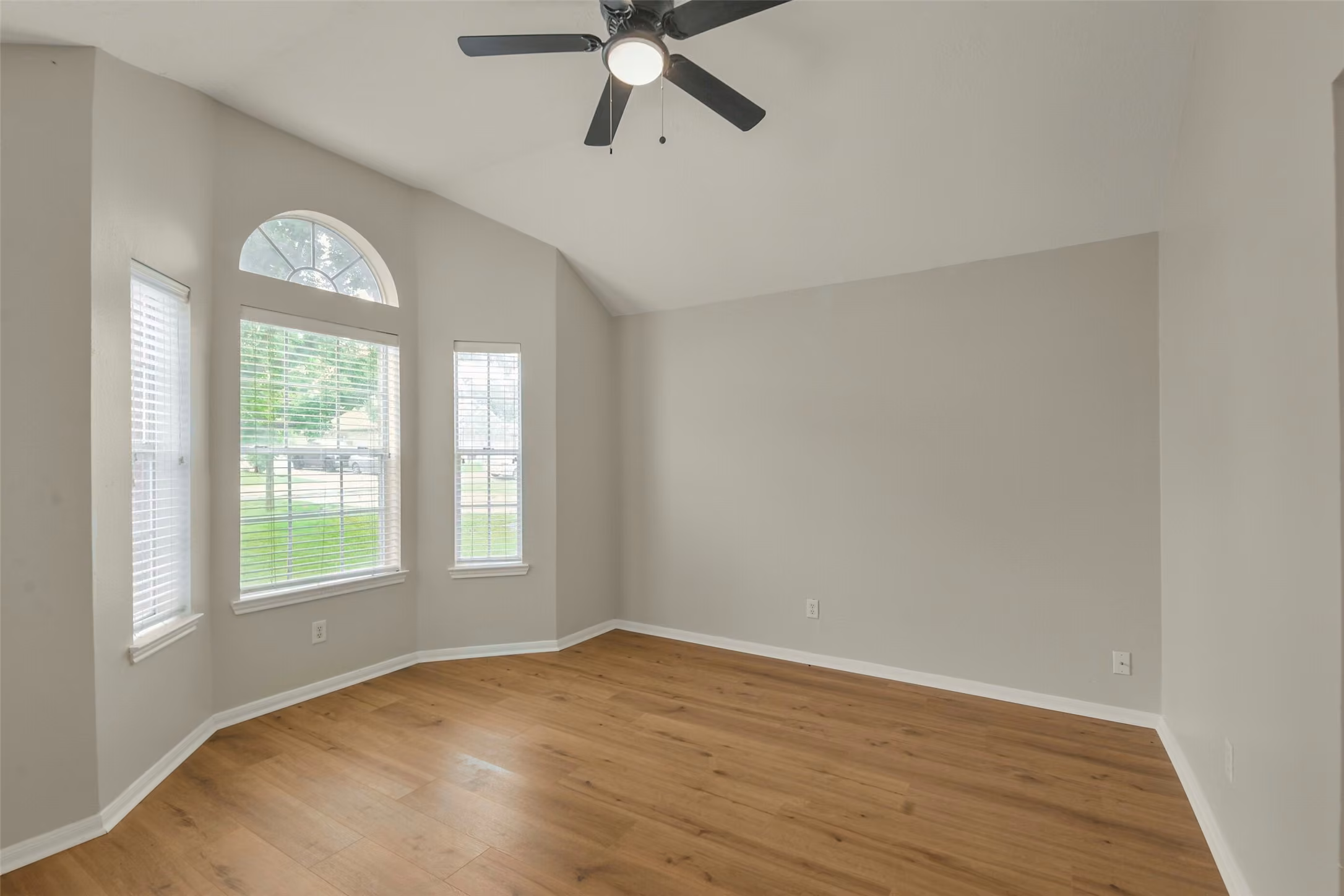 Photo 6 of 10534 Twin Circle Dr, Montgomery, TX