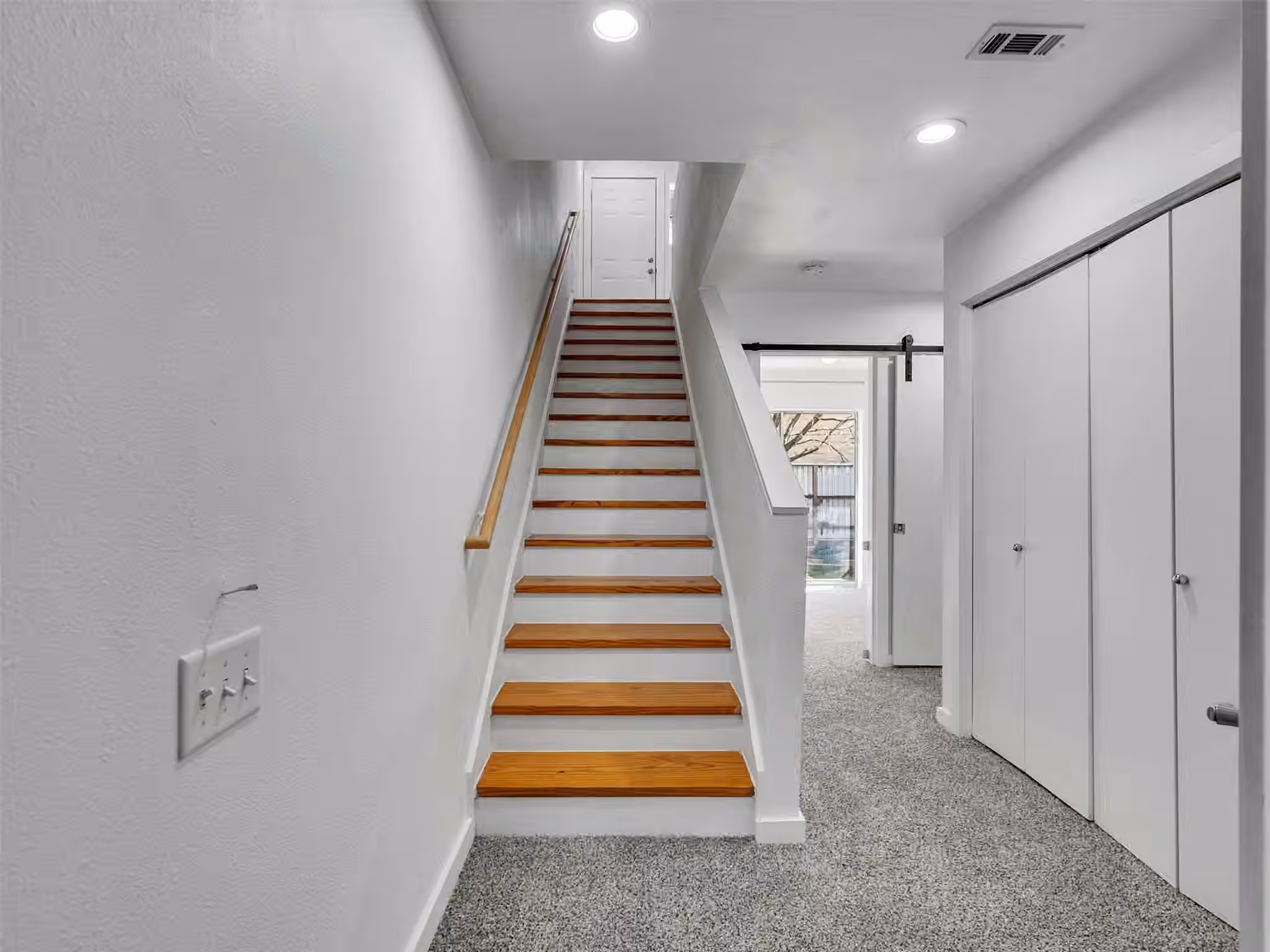 Photo 7 of 6935 Yellowstone Way Drive, Houston, TX