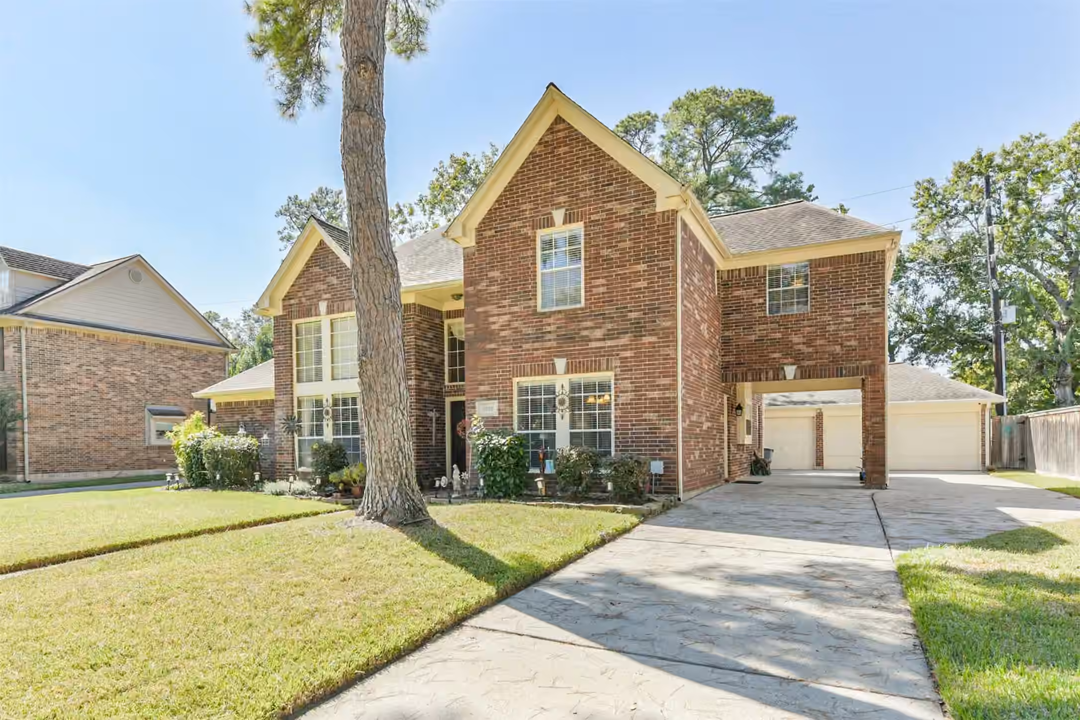 Photo 2 of 16723 Chewton Glen Street, Tomball, TX
