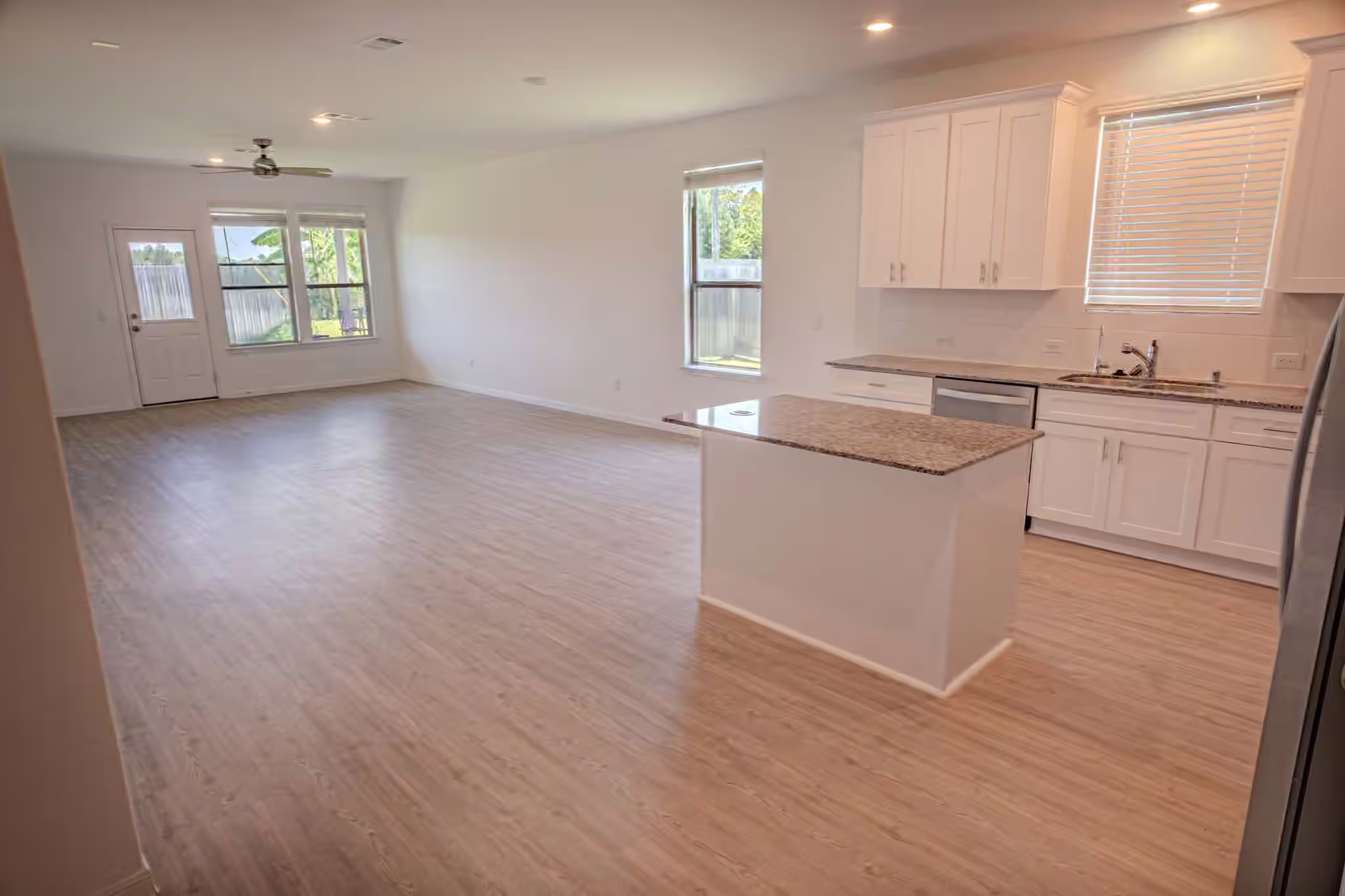 Photo 5 of 3111 Clydesdale Drive, Alvin, TX