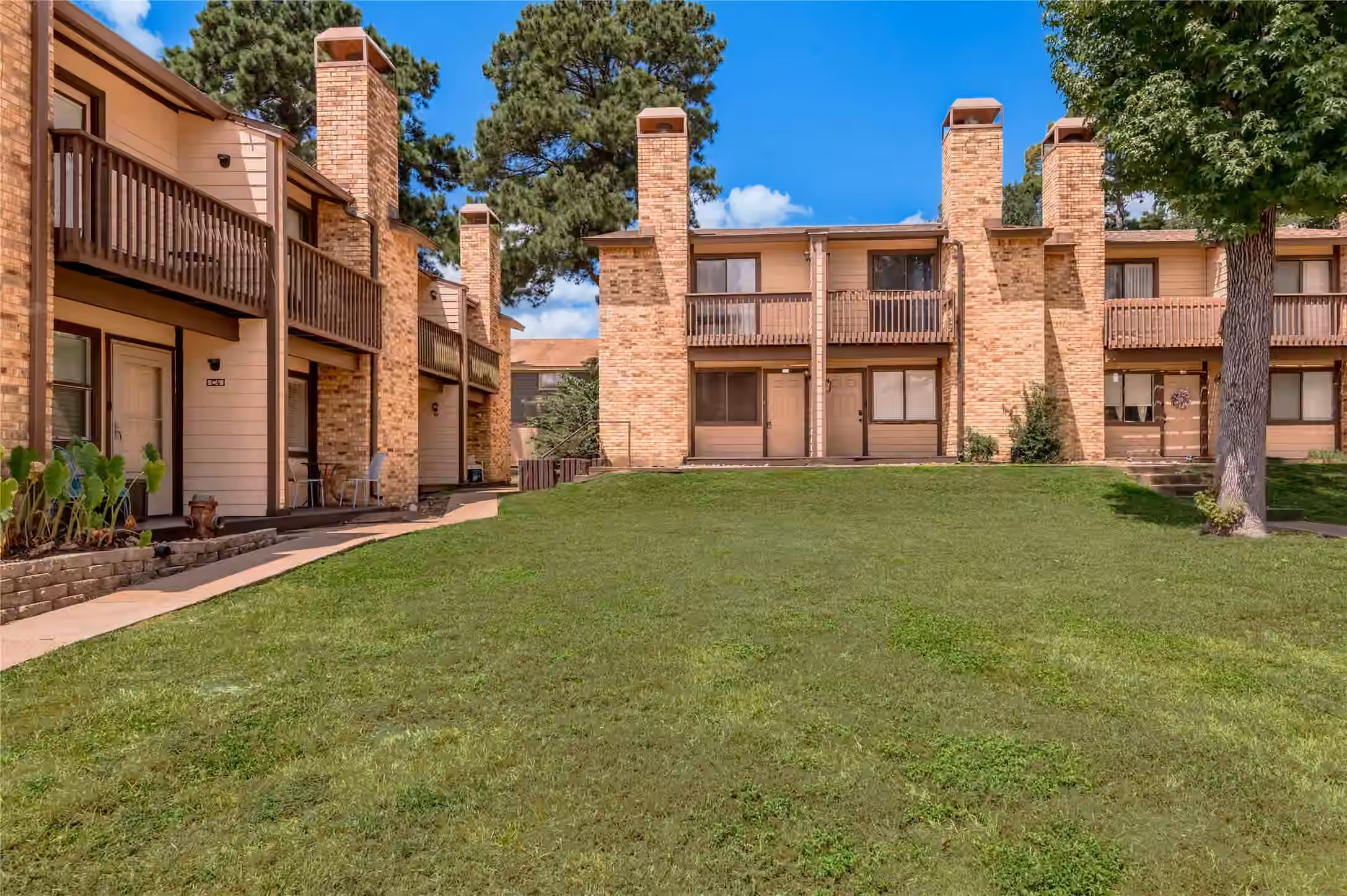Photo 3 of 2521 Crosstimbers Street B1, Huntsville, TX