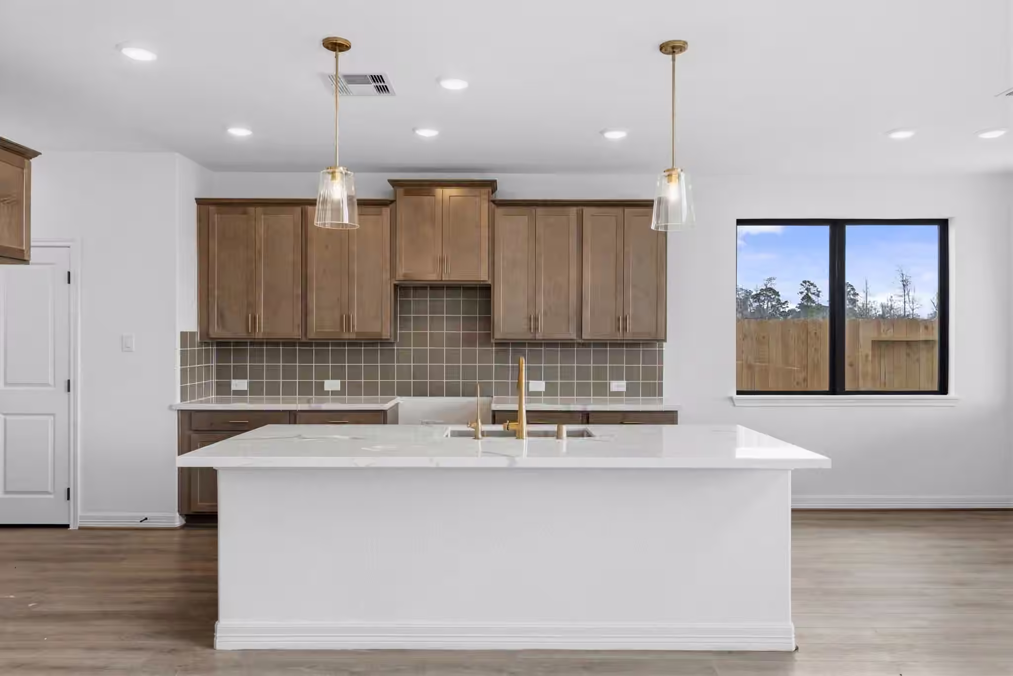 Photo 2 of 14806 Mission Avenue, Mont Belvieu, TX