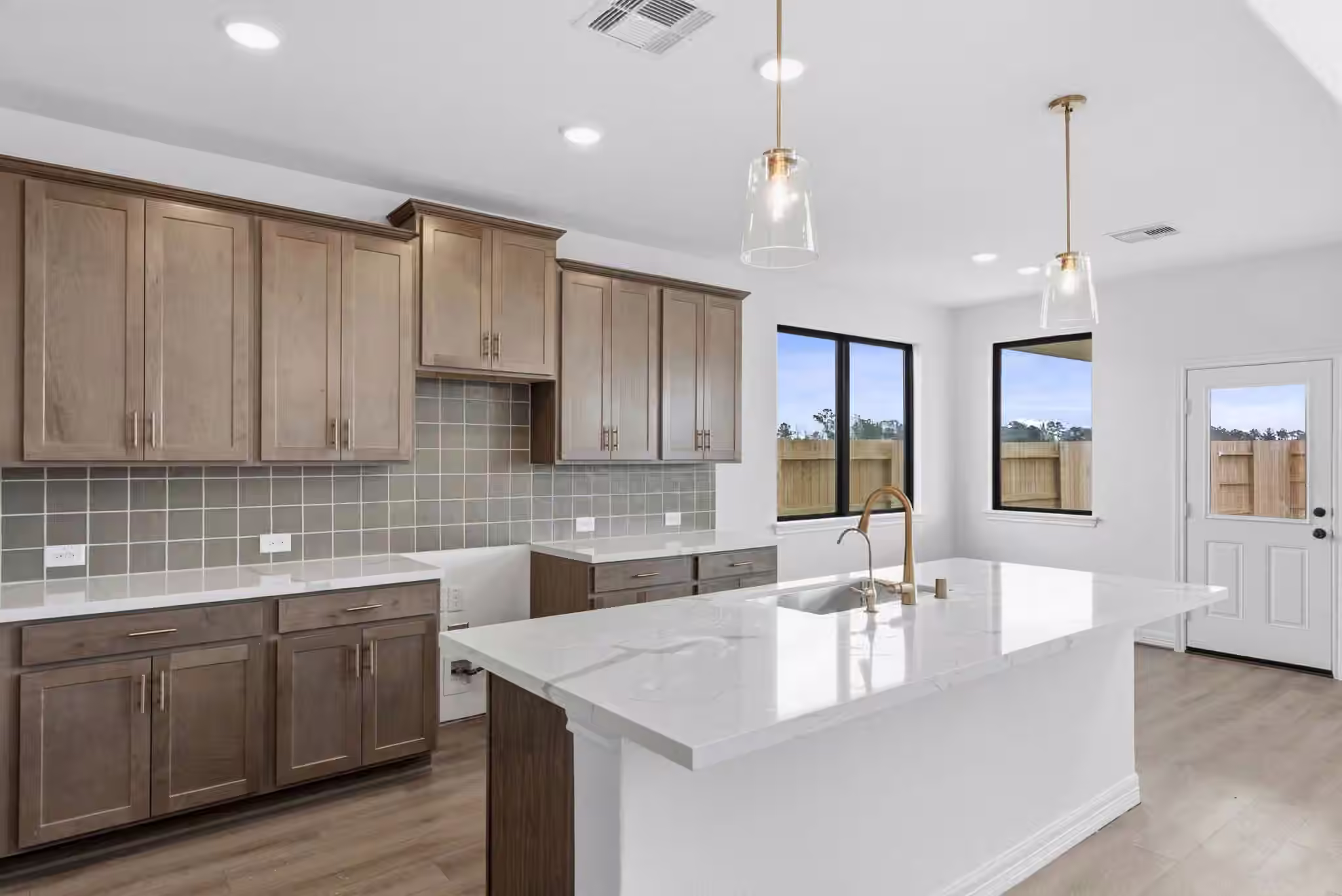 Photo 3 of 14806 Mission Avenue, Mont Belvieu, TX