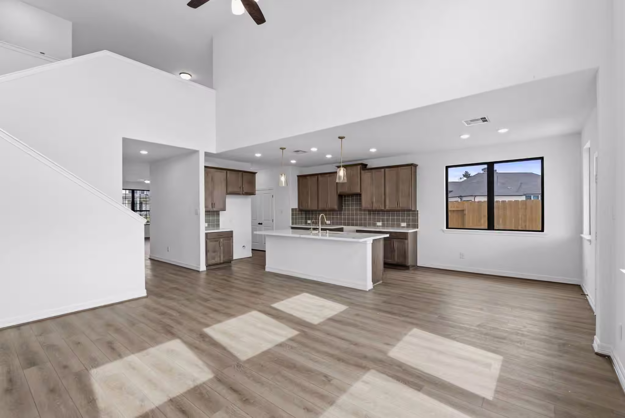Photo 4 of 14806 Mission Avenue, Mont Belvieu, TX