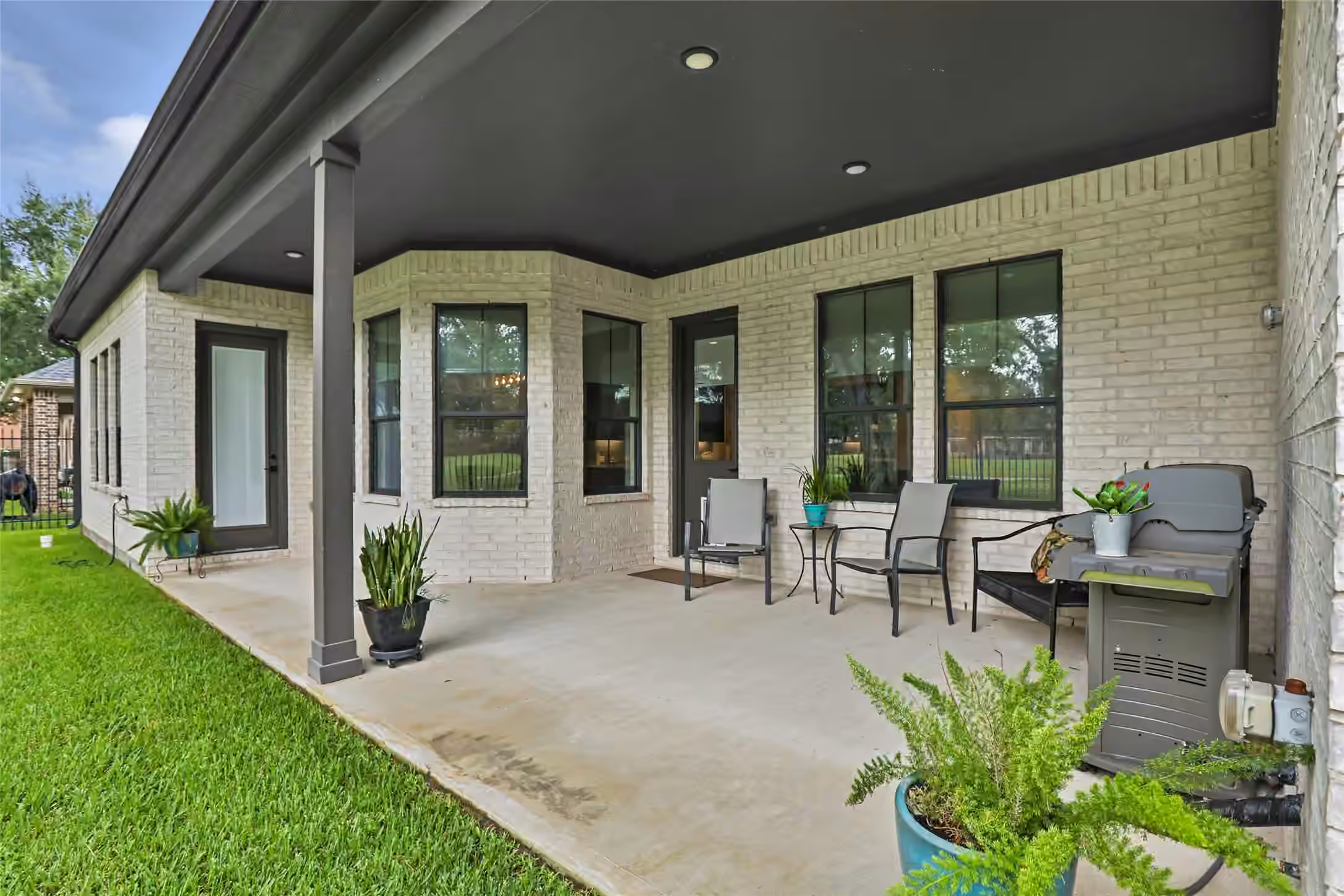 Photo 5 of 8310 Cross Country Drive, Humble, TX