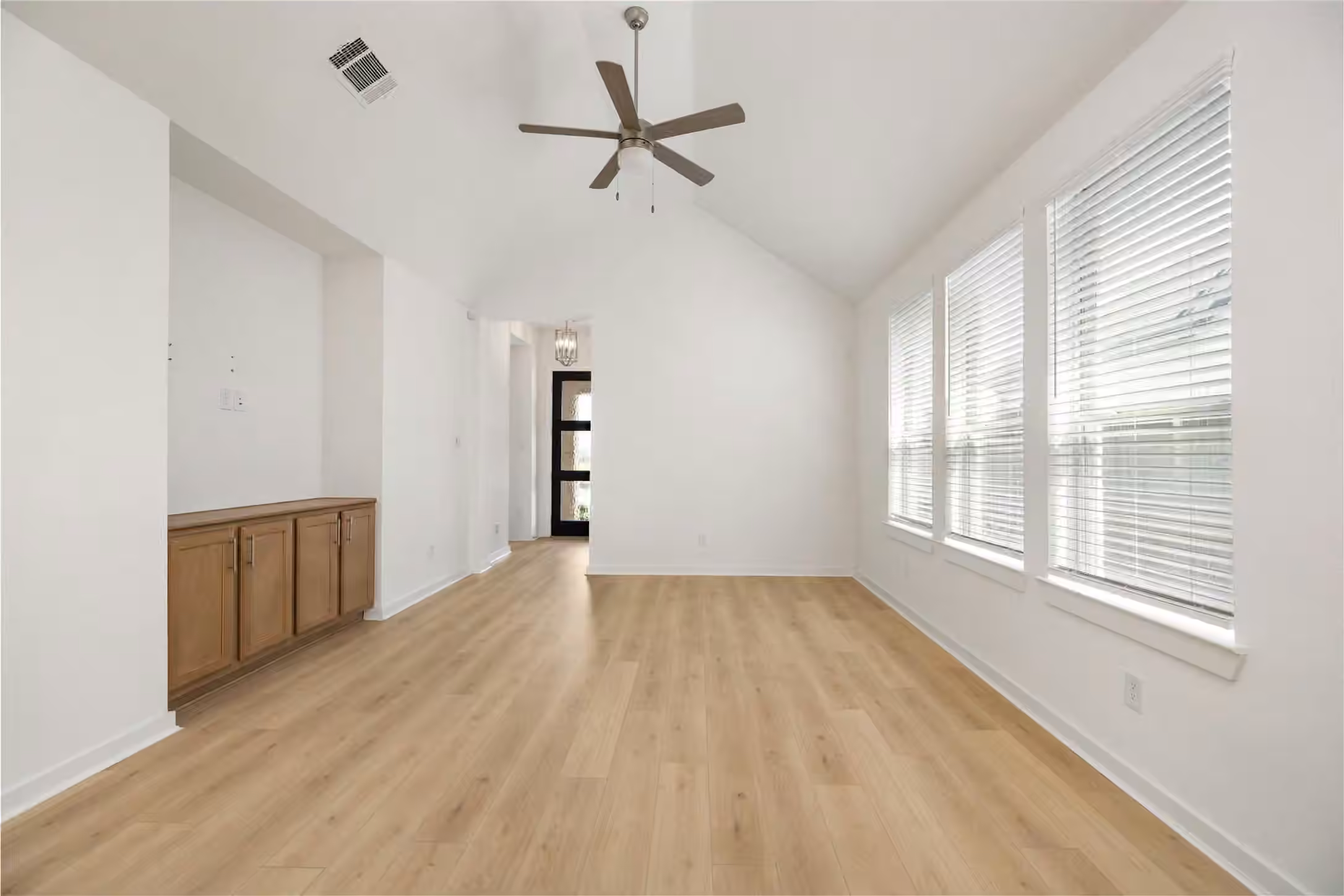 Photo 6 of 12135 Wild Bend Drive, Mont Belvieu, TX