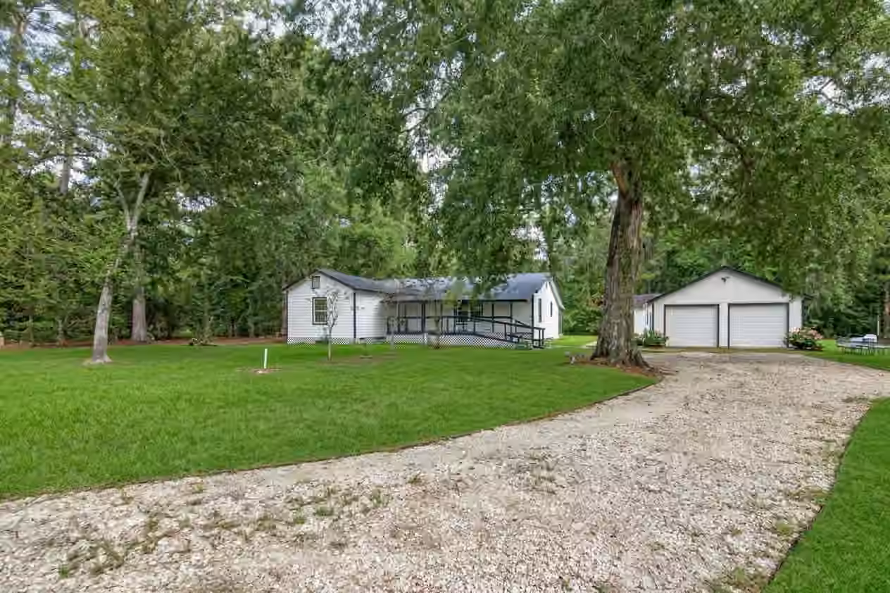 Photo 3 of 17073 Oak Grove Ln, New Caney, TX