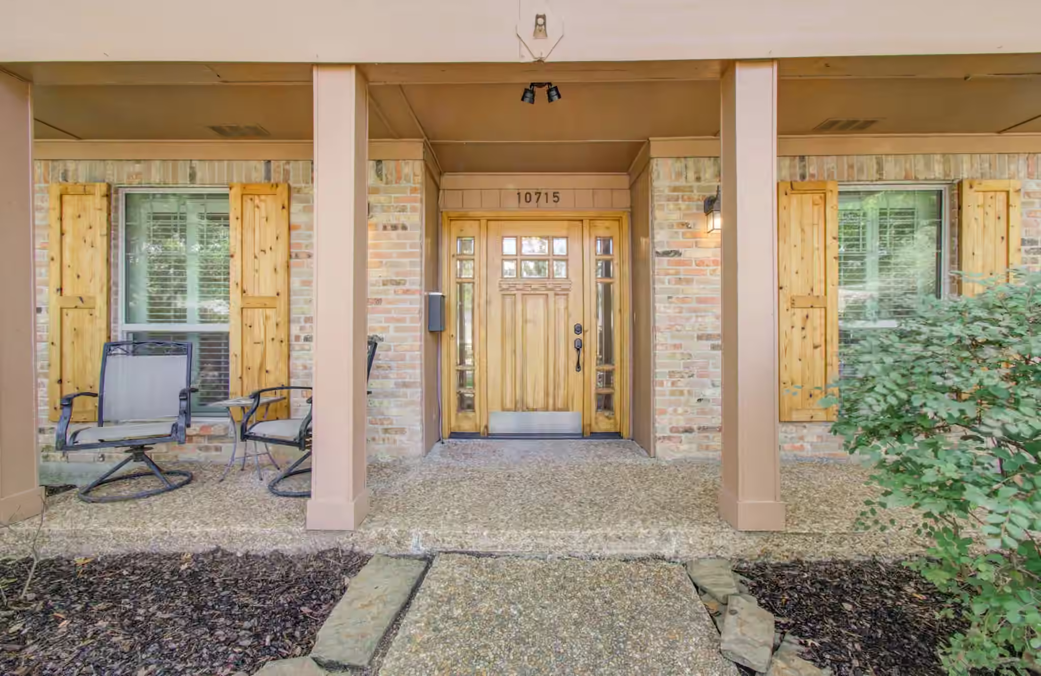 Photo 2 of 10715 Candlewood Drive, Houston, TX
