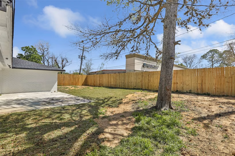 Photo 4 of 715 Pamela Drive, Baytown, TX