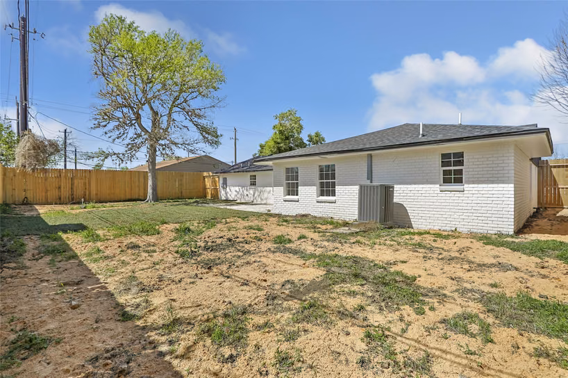 Photo 7 of 715 Pamela Drive, Baytown, TX