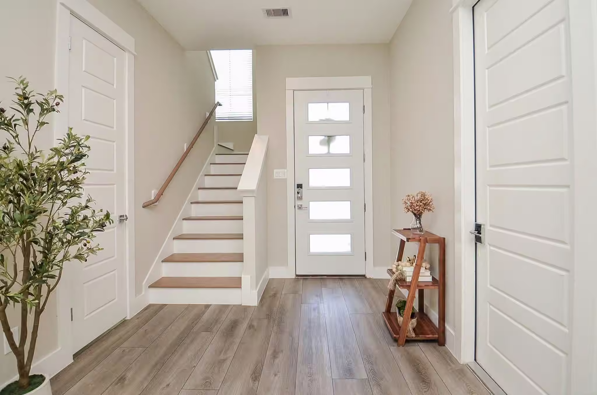 Photo 7 of 1223 W Tidwell Road, Houston, TX