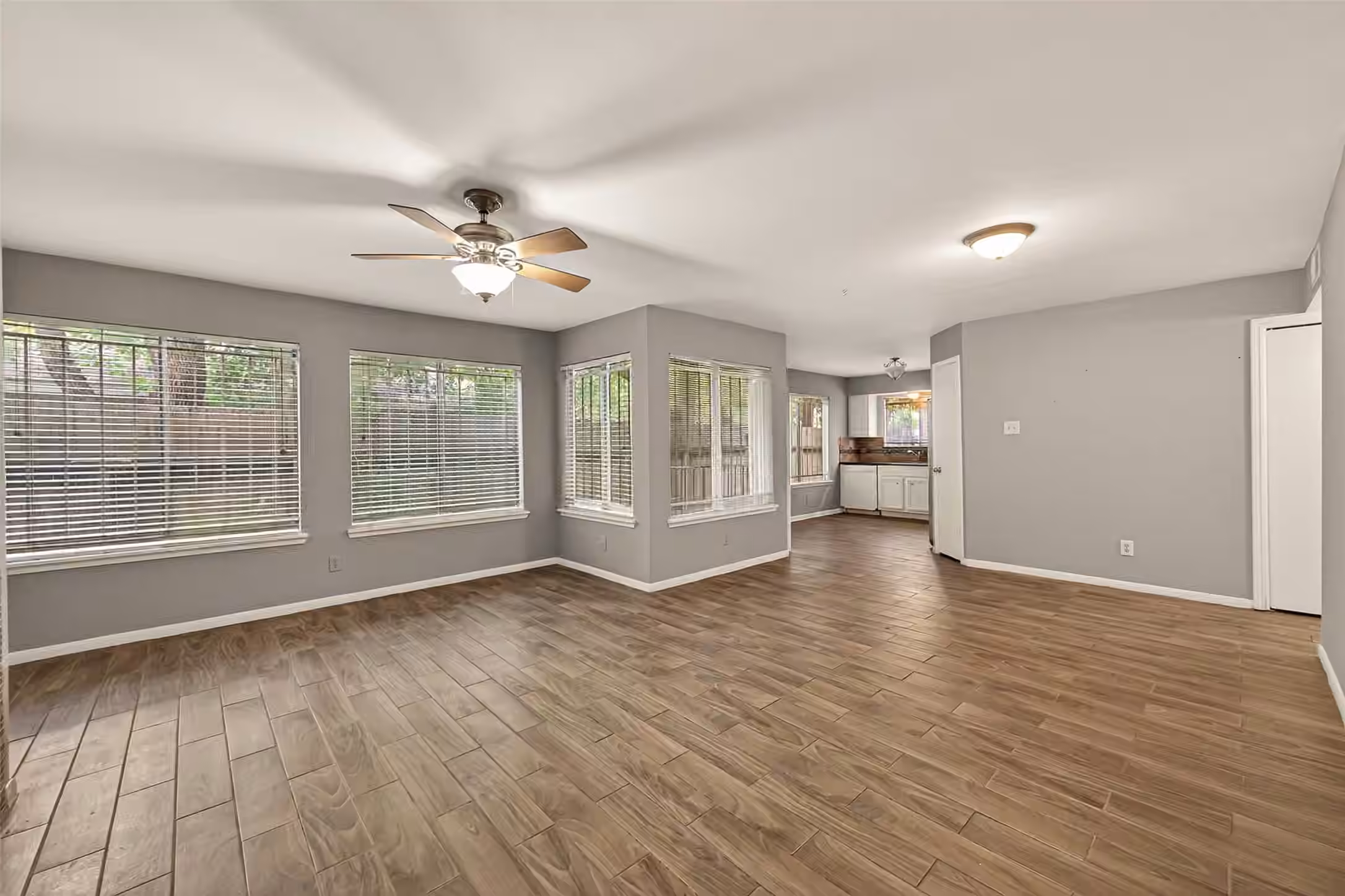 Photo 6 of 12400 overbrook ln 41b, Houston, TX