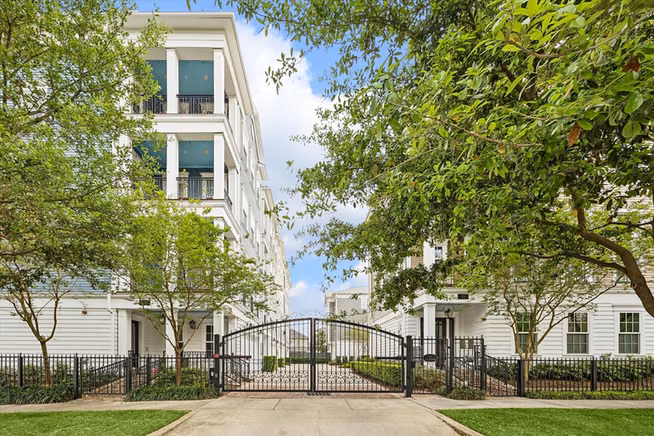 Photo 2 of 326 W 18th Street, Houston, TX