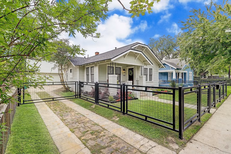 Photo 3 of 1136 Dunbar Street, Houston, TX