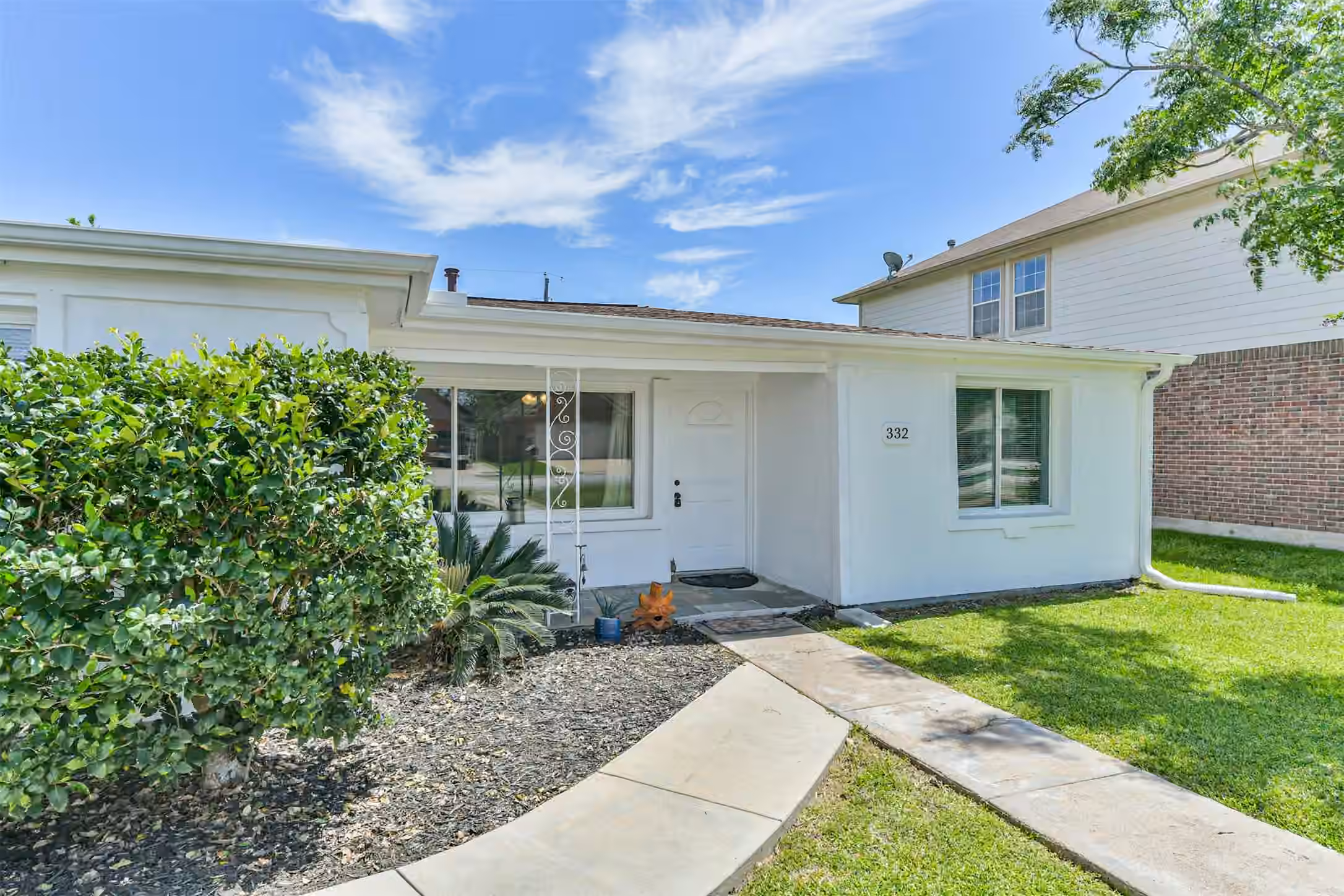 Photo 4 of 332 N 7th Street, La Porte, TX