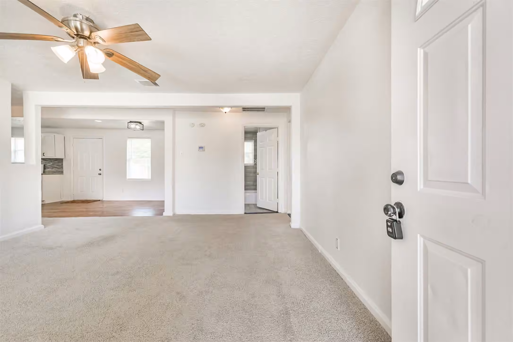 Photo 5 of 332 N 7th Street, La Porte, TX