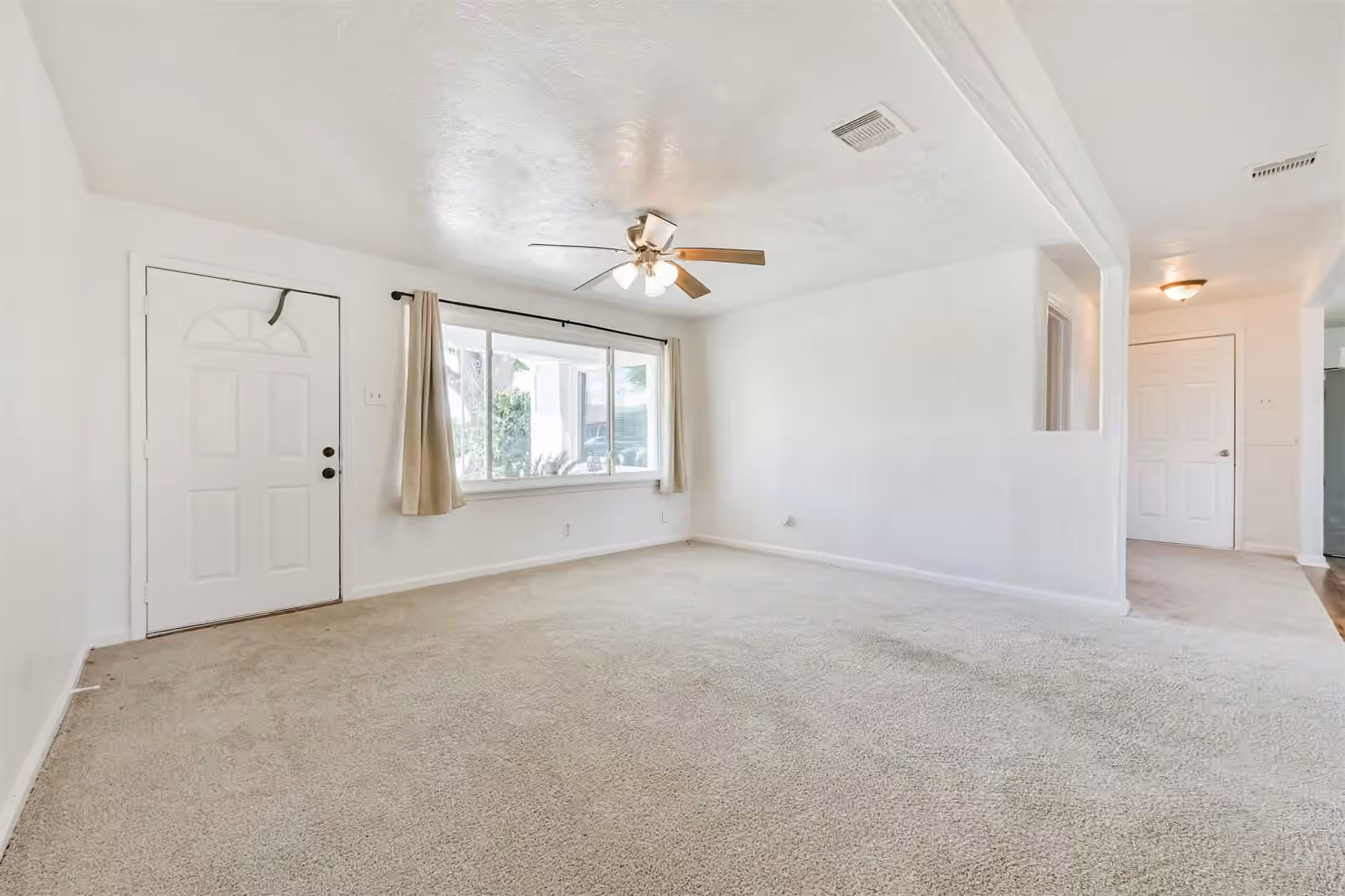 Photo 6 of 332 N 7th Street, La Porte, TX