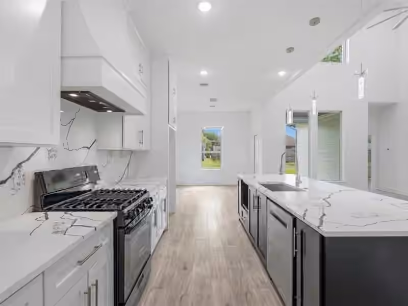 Photo 5 of 707 S Iowa Street, La Porte, TX
