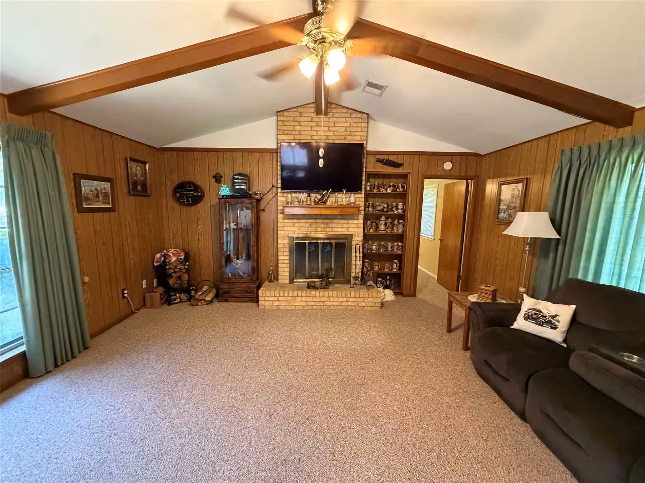 Photo 2 of 266 Inwood Drive, West Columbia, TX