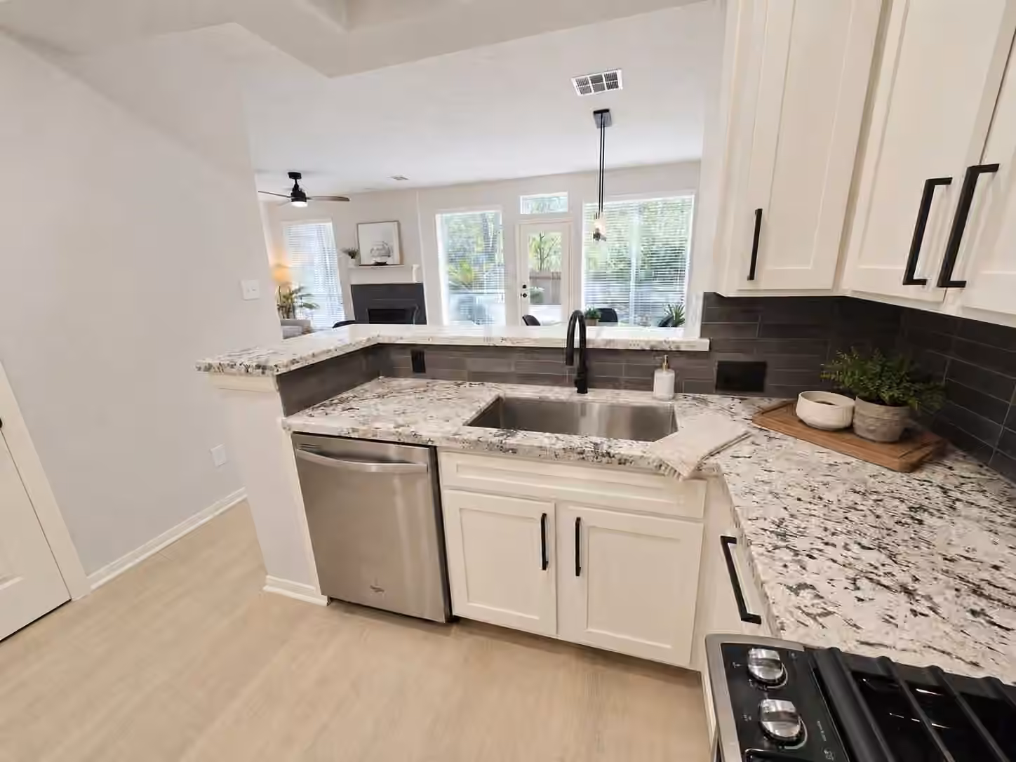 Photo 6 of 14 Valley Oaks Circle, The Woodlands, TX