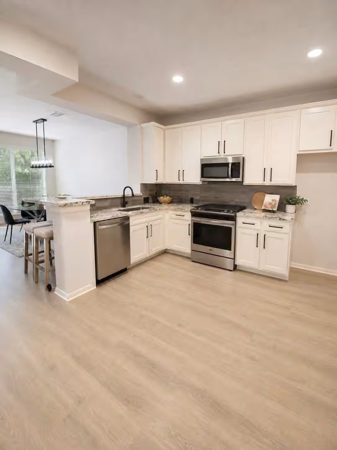 Photo 7 of 14 Valley Oaks Circle, The Woodlands, TX