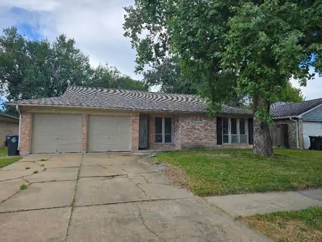 Photo of 13630 Greenway Drive, Sugar Land, TX