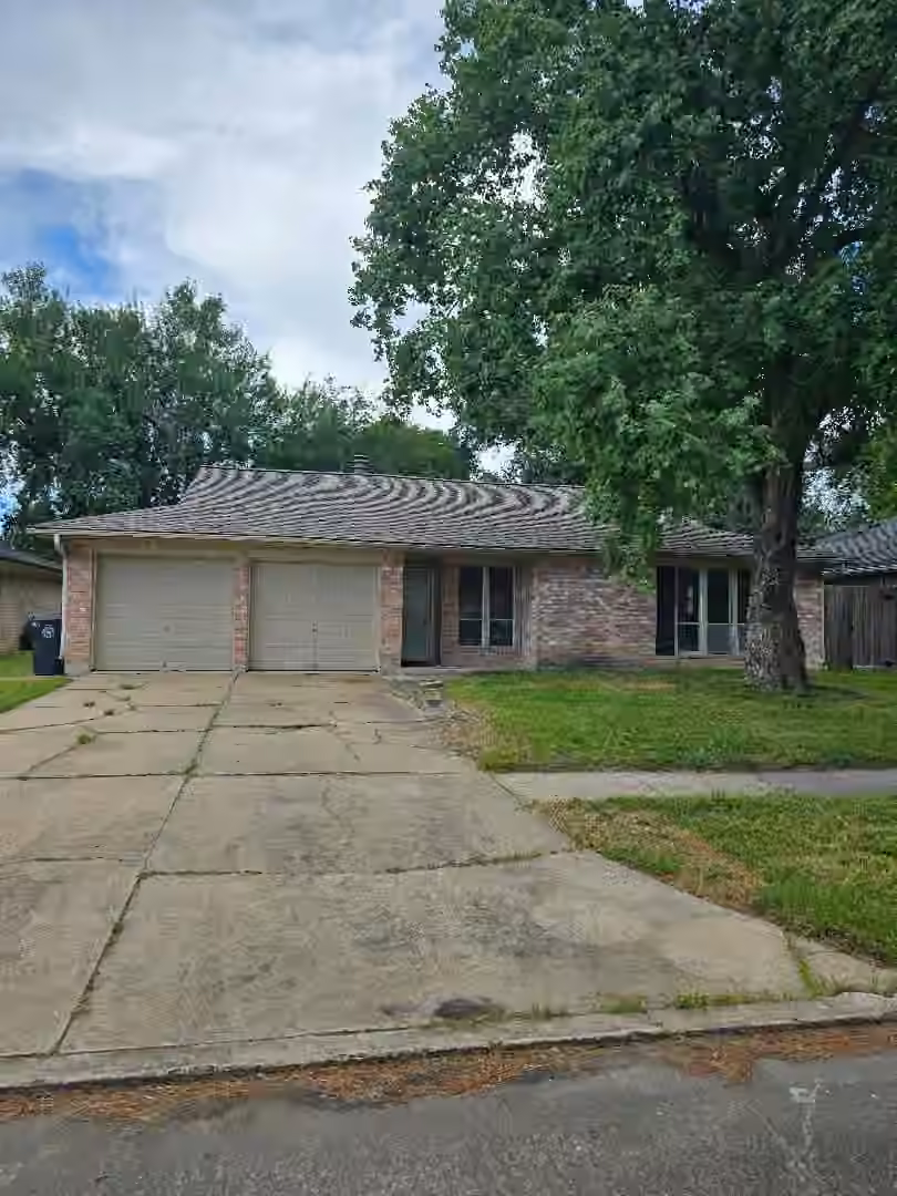 Photo 2 of 13630 Greenway Drive, Sugar Land, TX