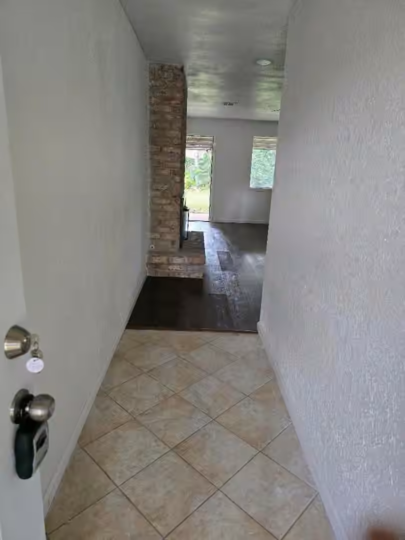Photo 3 of 13630 Greenway Drive, Sugar Land, TX