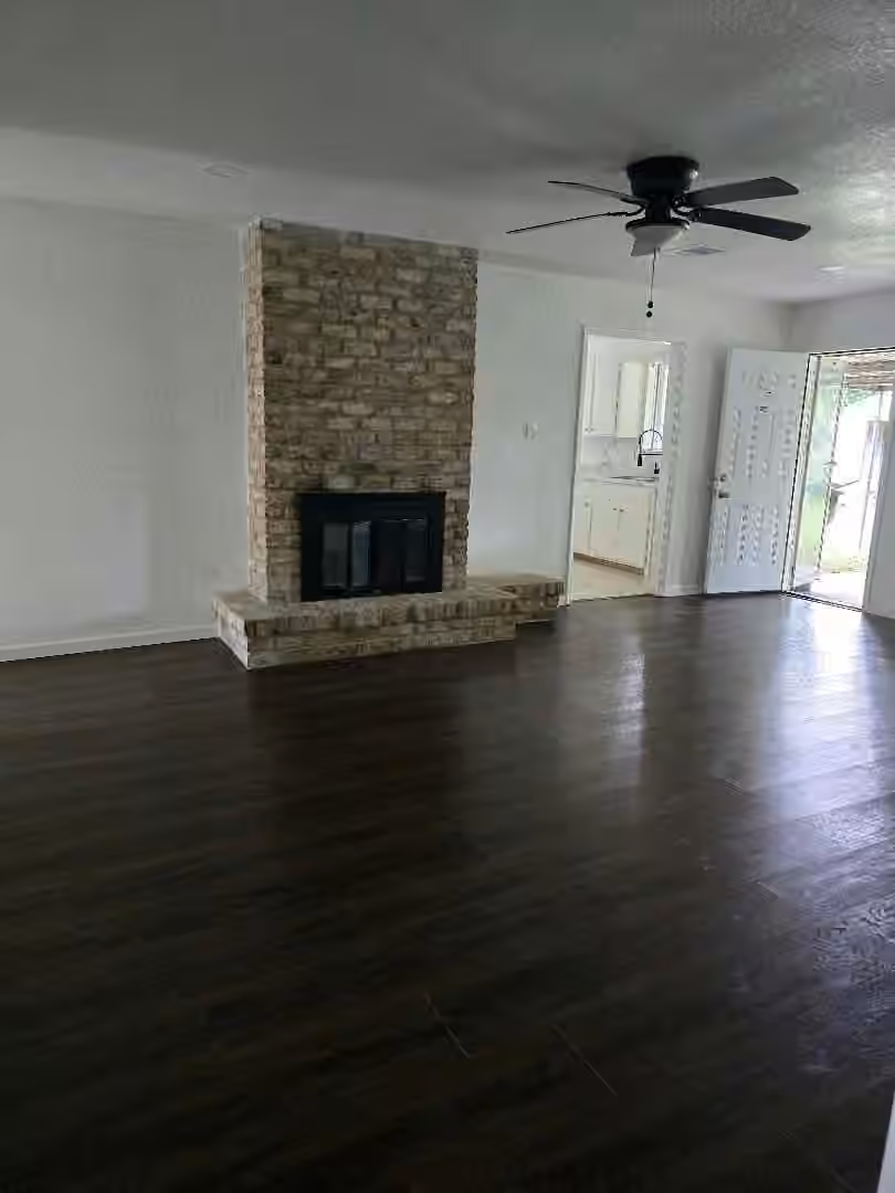 Photo 4 of 13630 Greenway Drive, Sugar Land, TX