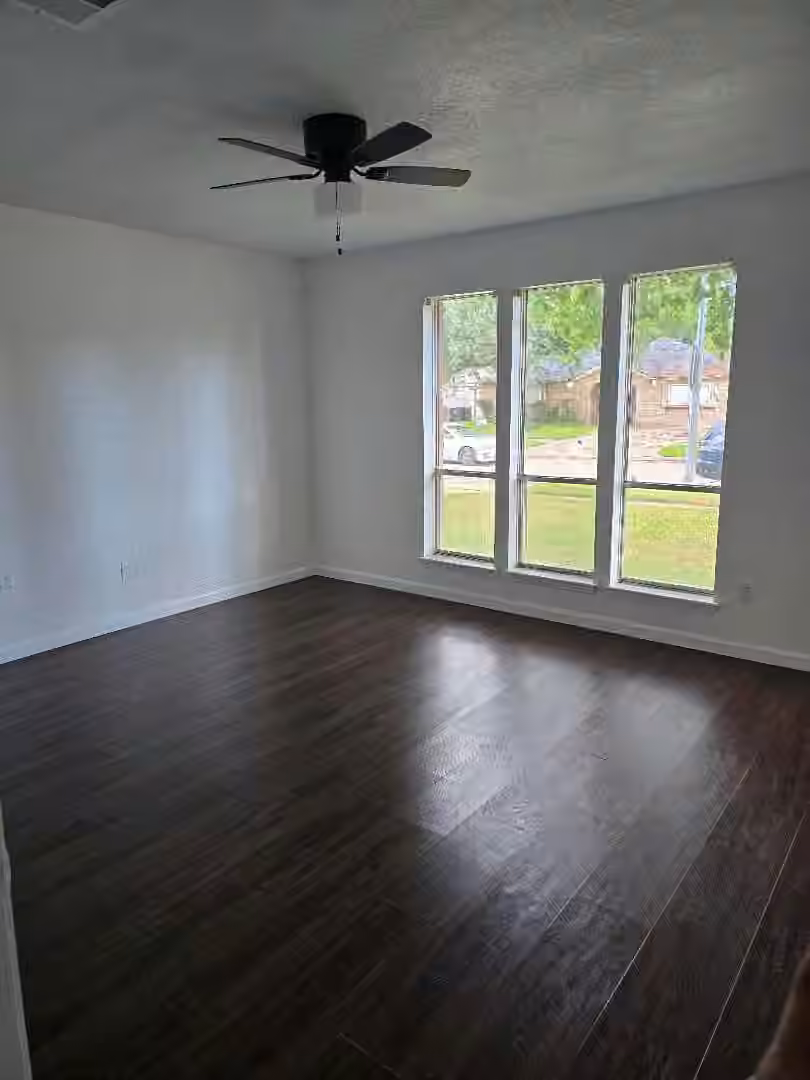 Photo 6 of 13630 Greenway Drive, Sugar Land, TX