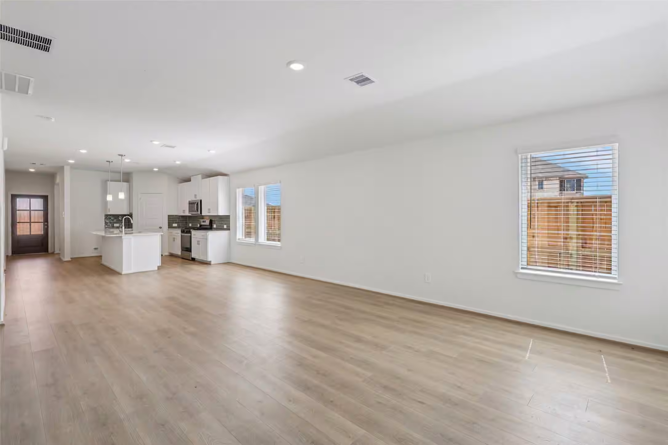 Photo 3 of 12027 Marlin Strait Drive, Baytown, TX
